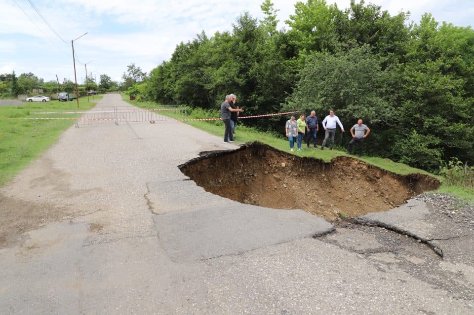 ზუგდიდში სტიქიით მიყენებულ ზარალს სპეციალური კომისია ადგენს