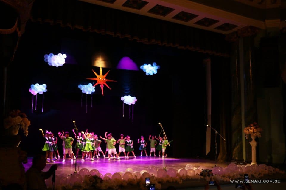 პირველი ივნისი სენაკში გასართობი და საზეიმო ღონისძიებებით აღინიშნა