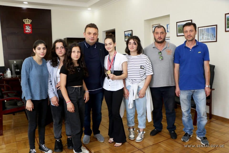 სენაკის მერია წარმატებულ ძიუდოისტებს ფულად ჯილდოს გადასცემს