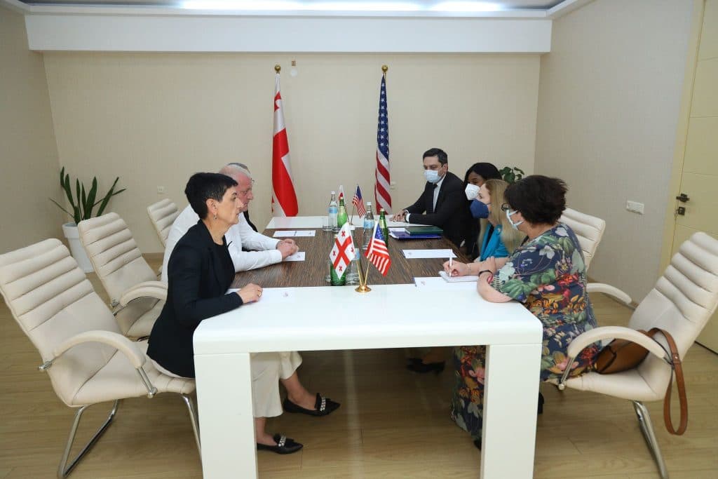 სამეგრელოს გუბერნატორი აშშ-ს ელჩს კელი დეგნანს შეხვდა - image 2