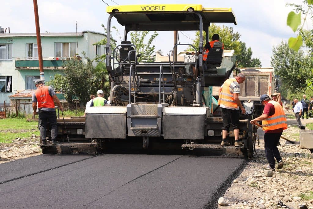 სენაკში ე.წ. სამხედრო ქალაქში ახალი საგზაო ინფრასტრუქტურა და სანიაღვრე სისტემა მოეწყო - image 2