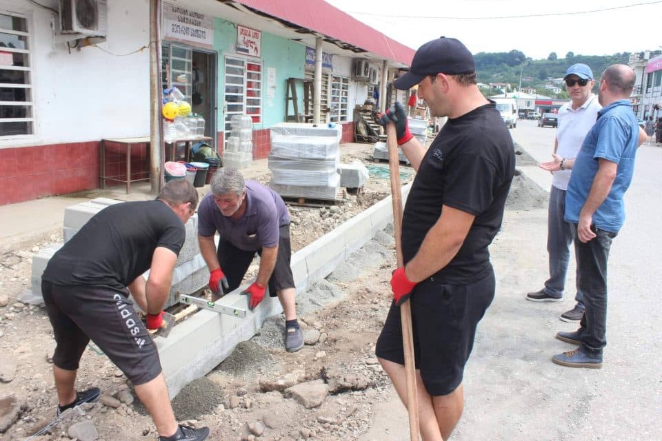 წალენჯიხაში სალიას ქუჩაზე, სარეაბილიტაციო სამუშაოები აქტიურად მიმდინარეობს