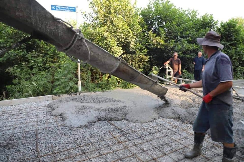 განმუხურში, ჭავჭავაძის ქუჩაზე, გზის რეაბილიტაციის მეორე ეტაპი მიმდინარეობს