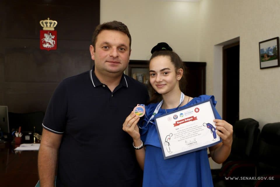 სენაკის მერმა წარმატებულ ძიუდოისტ გოგონას მოპოვებული გამარჯვება მიულოცა