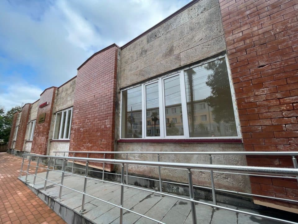 ზუგდიდში ნარაზენის ამბულატორიას სამედიცინო აპარატურა გადაეცა