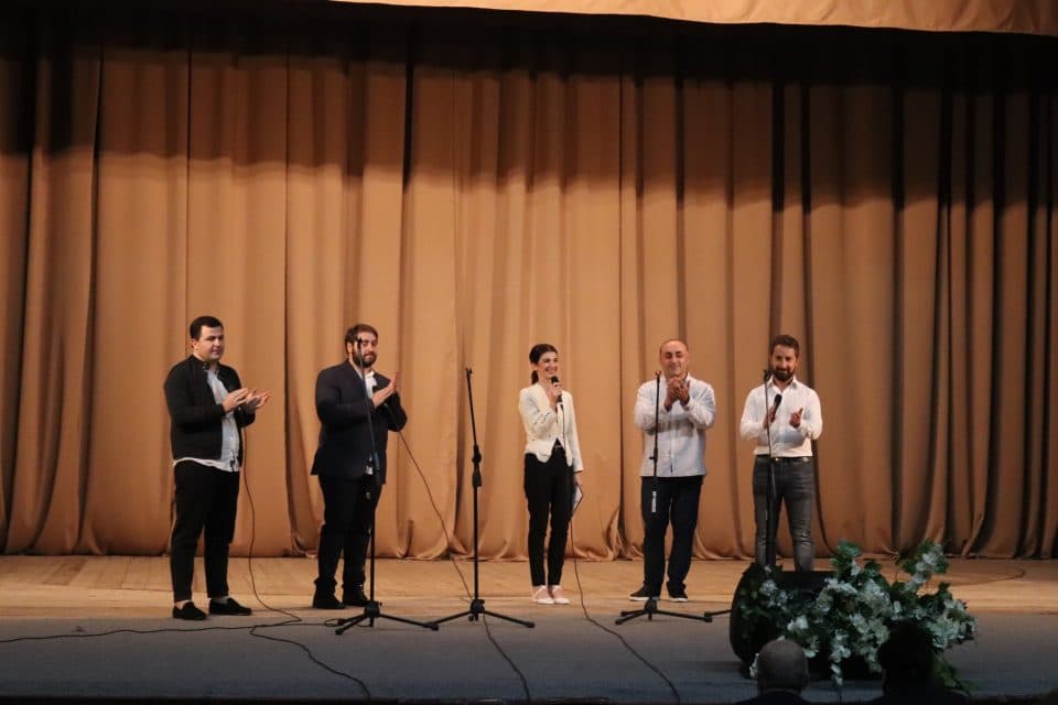 ხობში მასწავლებლის საერთაშორისო დღისადმი მიძღვნილი კონცერტი გაიმართა