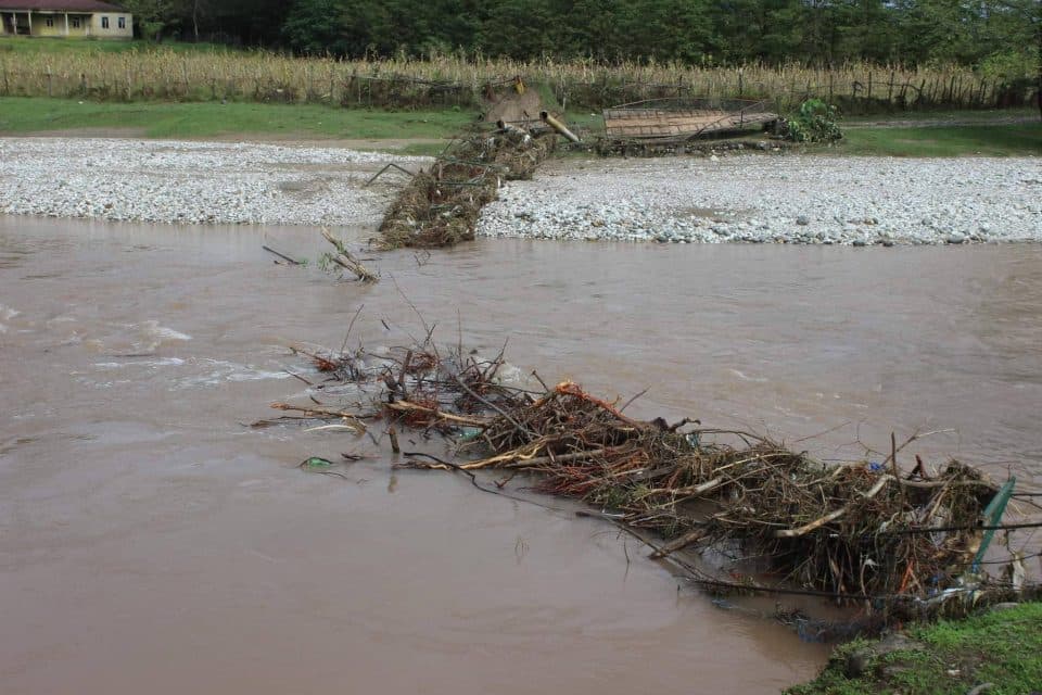 წალენჯიხაში, საცალფეხო ჯაჭვის ხიდი ძლიერმა წვიმებმა დაანგრია