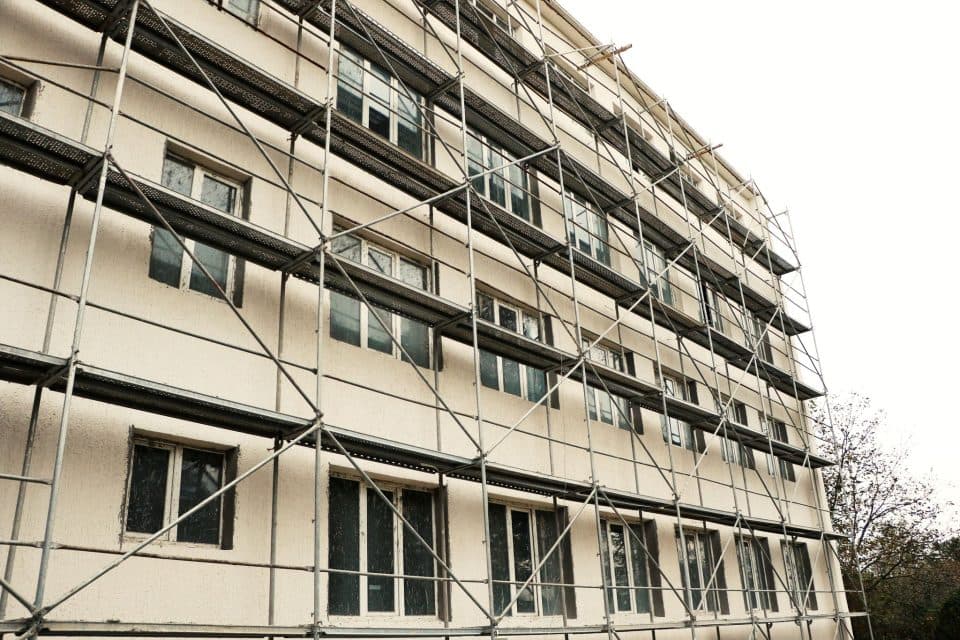 სენაკის მერი ნოსირის საჯარო სკოლის სრული რეაბილიტაციის მასშტაბური პროექტის მიმდინარეობას გაეცნო