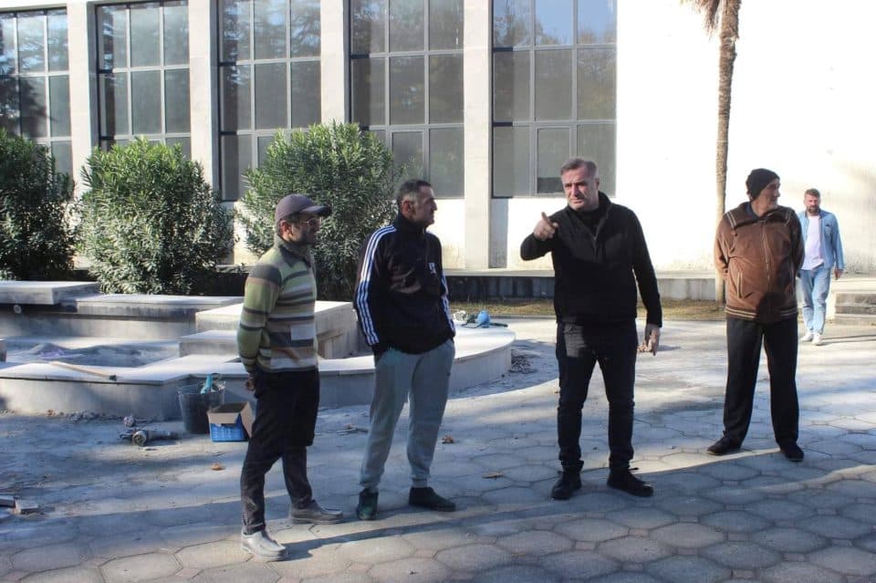 წალენჯიხის მუნიციპალიტეტის მერმა გიორგი ხარჩილავამ ქალაქ ჯვარში ადგილობრივი ბიუჯეტიდან გამოყოფილი თანხებით მიმდინარე პროექტები დაათვალიერა
