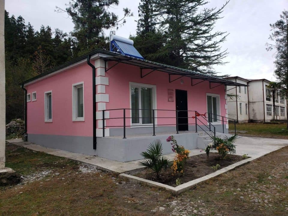 წალენჯიხის მუნიციპალიტეტის ჭალეს ადმინისტრაციულ ერთეულში დღეს, თანამედროვე სტანდარტების შესაბამისი საექიმო ამბულატორია საზეიმოდ გაიხსნა