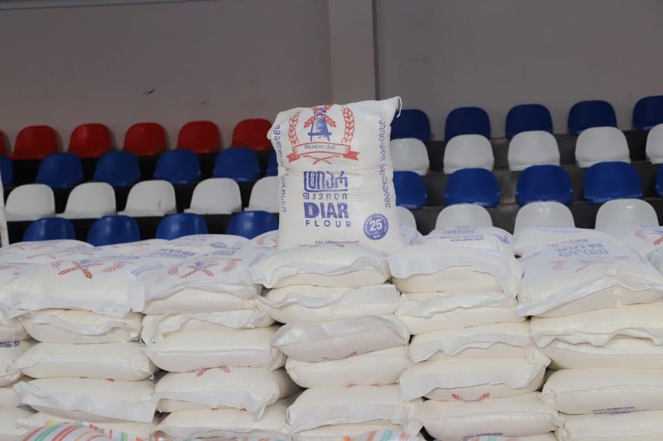 ზუგდიდში სოციალურად დაუცველ ოჯახებს საკვები პროდუქტი გადაეცათ