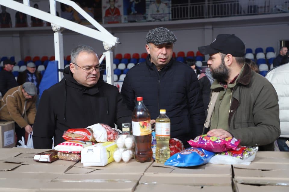 ზუგდიდის მუნიციპალიტეტის მერიამ, ტრადიციულად, 500 ოჯახს, საახალწლო ნობათი გადასცა