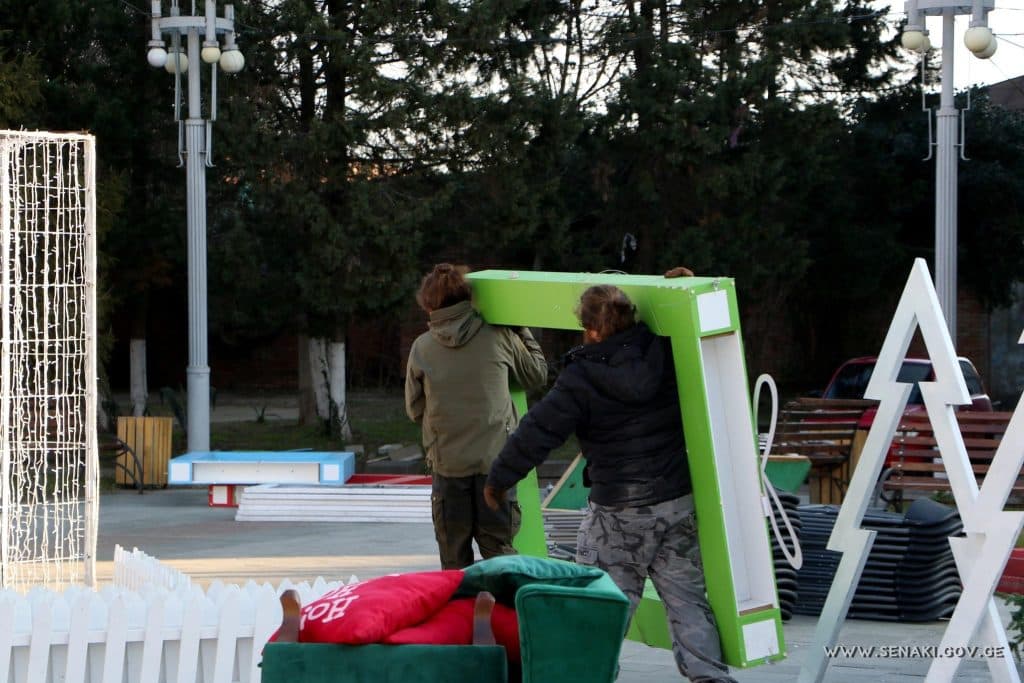 სენაკში პრემიერის ინიციატივითა და მთავრობის ადმინისტრაციის ორგანიზებით საახალწლო კონცერტი გაიმართება - image 3