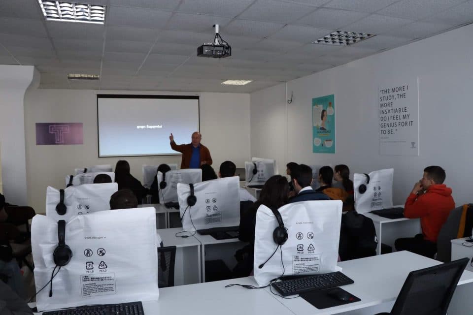 წალენჯიხის IT სკოლაში საჯარო ლექცია “NASA და საქართველო” გაიმართა