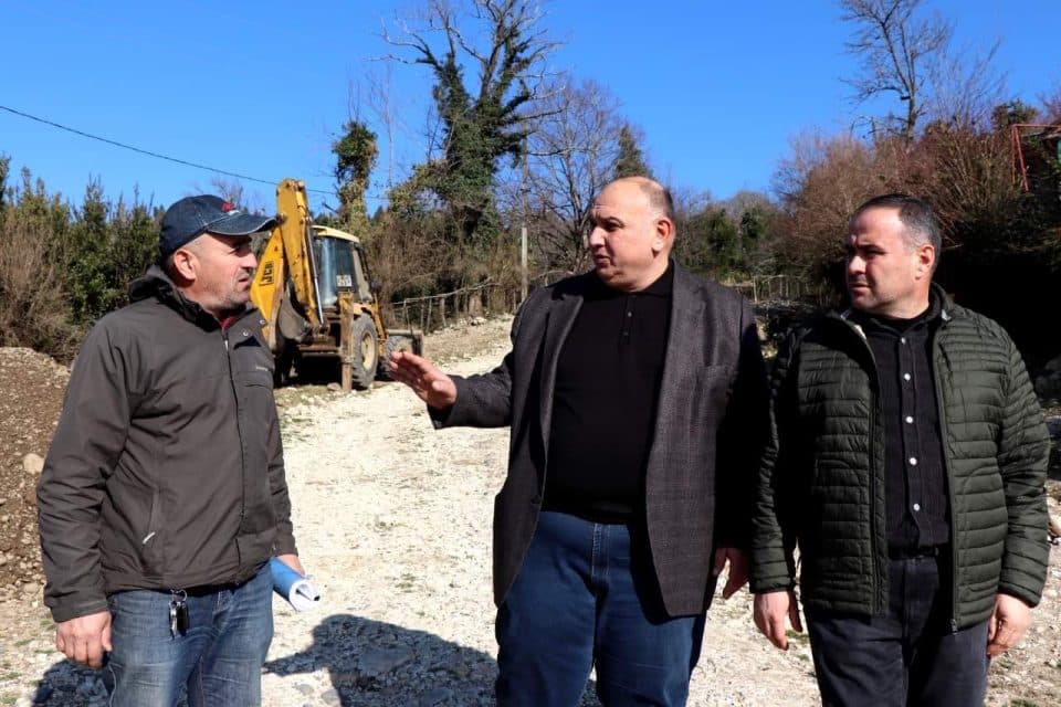 ხობის მუნიციპალიტეტის სოფელ ხეთაში გზის რეაბილიტაცია მიმდინარეობს