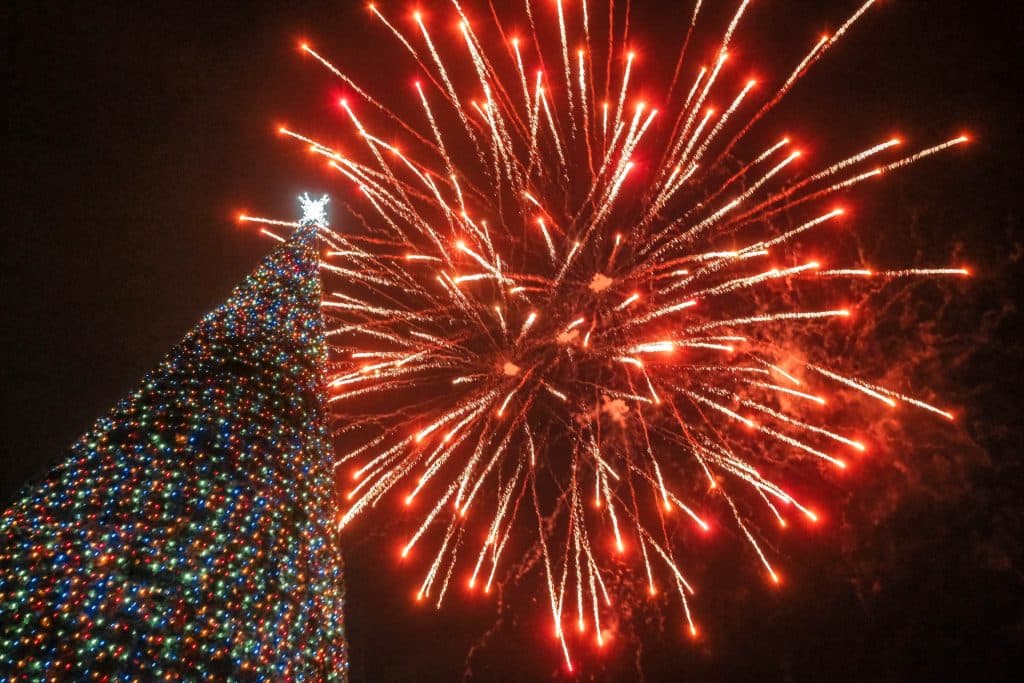 ფოთში საქართველოს პრემიერ-მინისტრის ინიციატივით და მთავრობის ადმინისტრაციის ორგანიზებით, დღეს საახალწლო ზეიმი გაიმარა - image 2