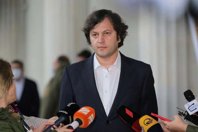 ირაკლი კობახიძე: „ნაცმოძრაობა“ გახარიას უწოდებდა „თვალთხარიას“, გახარია კი „ნაცმოძრაობას“ სისხლიან რეჟიმად მოიხსენებდა, როცა ამ შეფასებების მიუხედავად იკვრება კოალიცია, ეს ნიშნავს იმას, რომ მათ არ აქვთ ღირებულებები