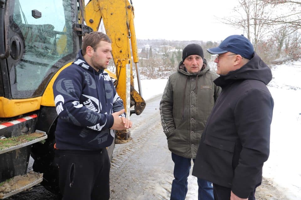 ზუგდიდის მუნიციპალიტეტში თოვლისგან საავტომობილო გზების გაწმენდითი სამუშაოები ხორციელდება