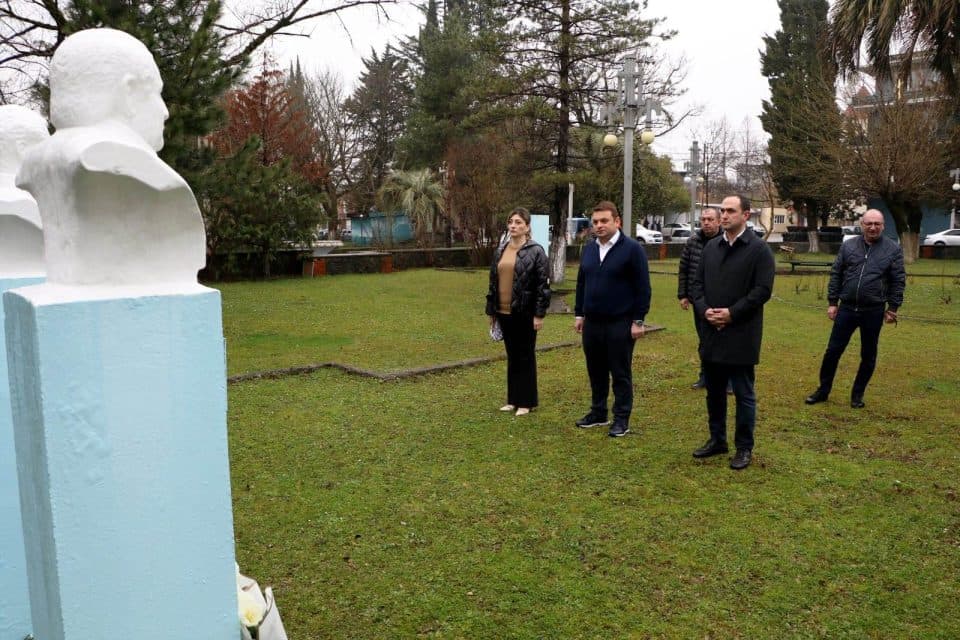 სენაკში, გურამ გაბესკირიას ხსოვნას პატივი მიაგეს