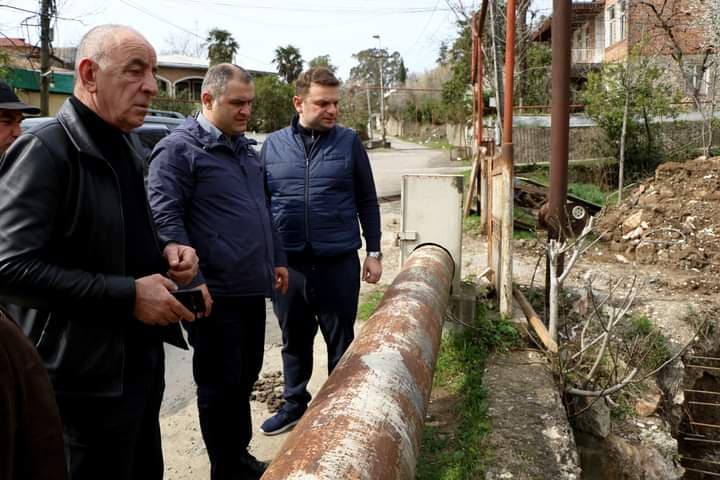 სახელმწიფო რწმუნებულის მოადგილე, სენაკის მერთან ერთად, მიმდინარე პროექტებს გაეცნო