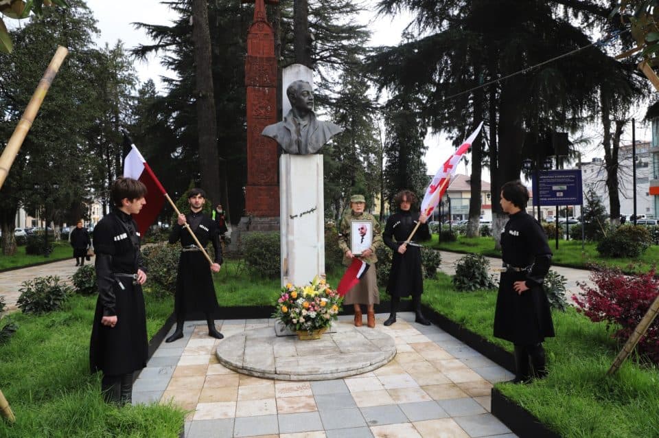 ზუგდიდში რეფერენდუმი ჩატარების დღე და ზვიად გამსახურდიას დაბადების დღე აღინიშნა