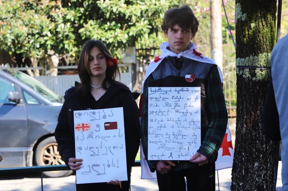 ფოტო – 9 აპრილი და ახალგაზრდები