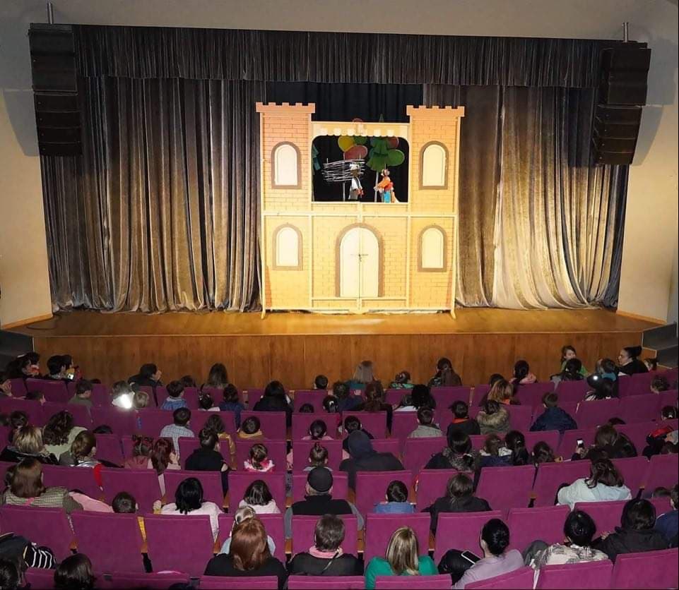 მოსწავლე-ახალგაზრდობის სასახლემ ახალი პიესა დადგა