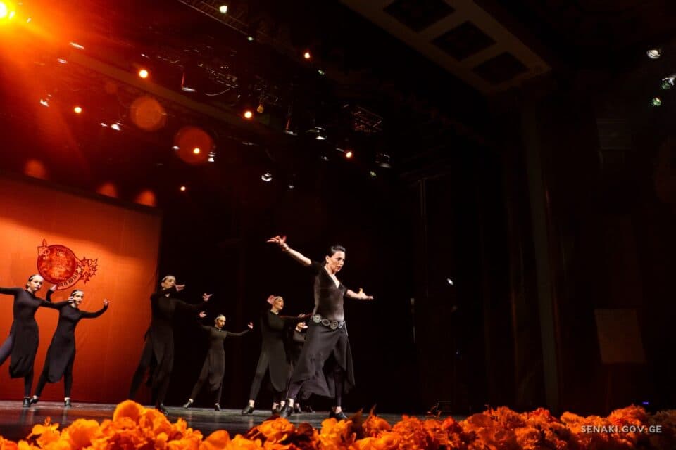 თეა დარჩიამ და „თედასელებმა“ სენაკში კონცერტი გამართეს