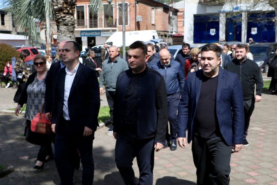 სენაკში 9 აპრილის მემორიალი გვირგვინით შეამკეს