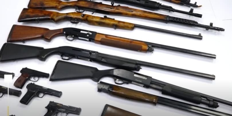 მესტიაში პოლიციამ ცეცხლსასროლი იარაღისა და საბრძოლო მასალის მართლსაწინააღმდეგო შეძენა-შენახვა-ტარების ბრალდებით 3 პირი დააკავა