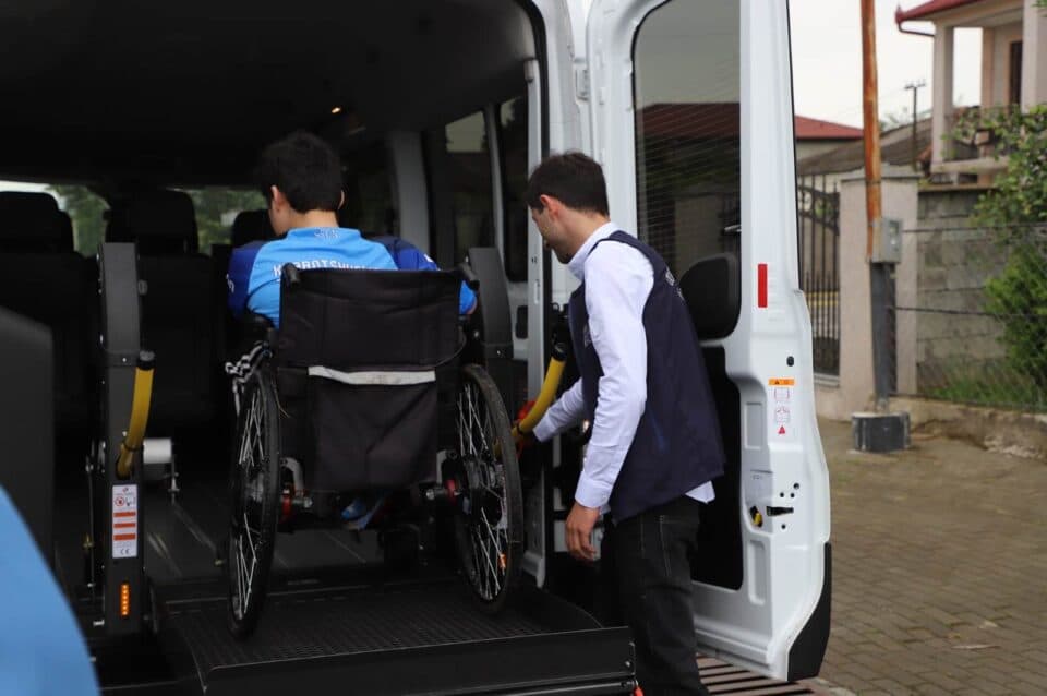 ზუგდიდის მერიამ ახალი სოციალური პროგრამა „თავისუფალი გადაადგილების სოციალური სერვისი“ დაიწყო