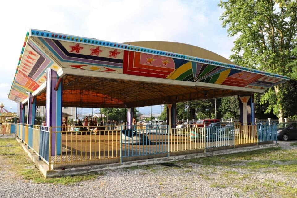 ზუგდიდის მერიამ საბავშო ატრაქციონები უსაფრთხოების მიზნით დახურა