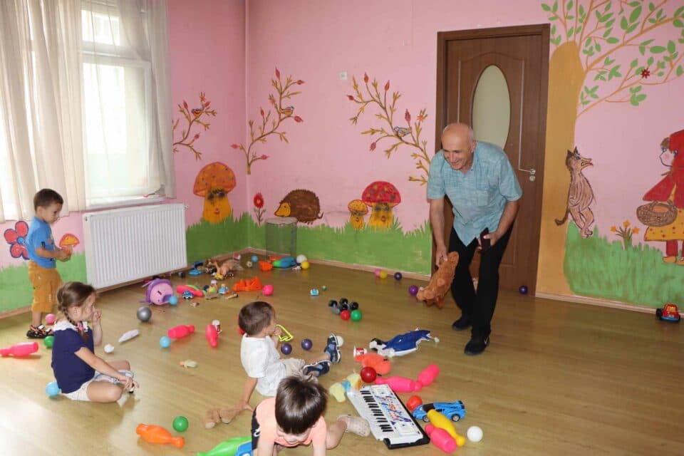 ჯვარსა და წალენჯიხაში საზაფხულო ბაღები გაიხსნა