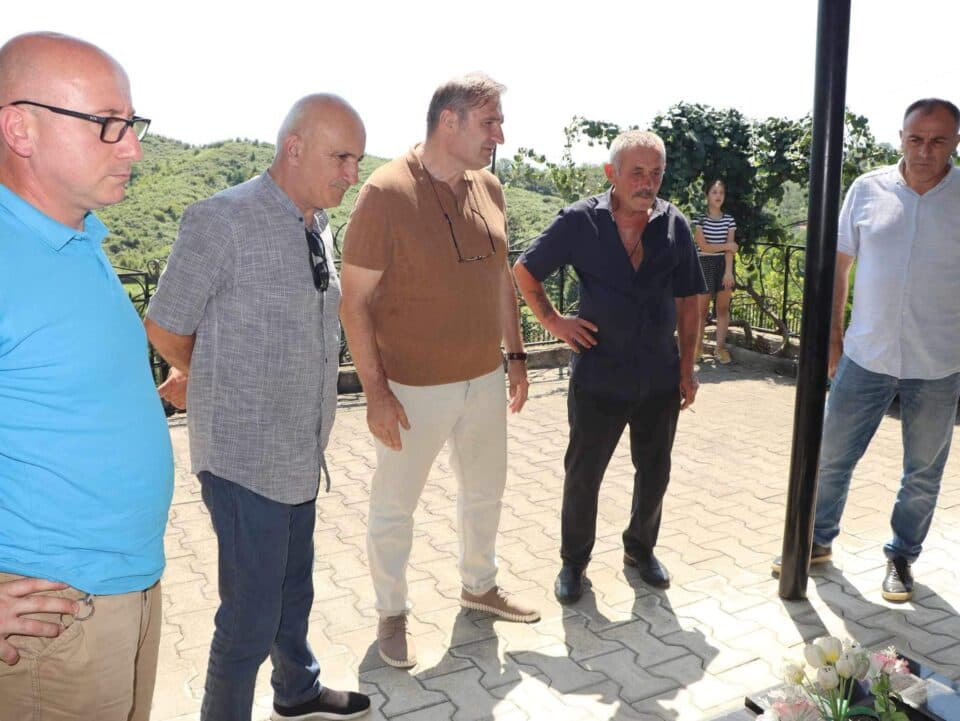 წალენჯიხის მერიის ხელმძღვანელმა პირებმა პატივი მიაგეს ომში გმირულად დაღუპულთა ხსოვნას