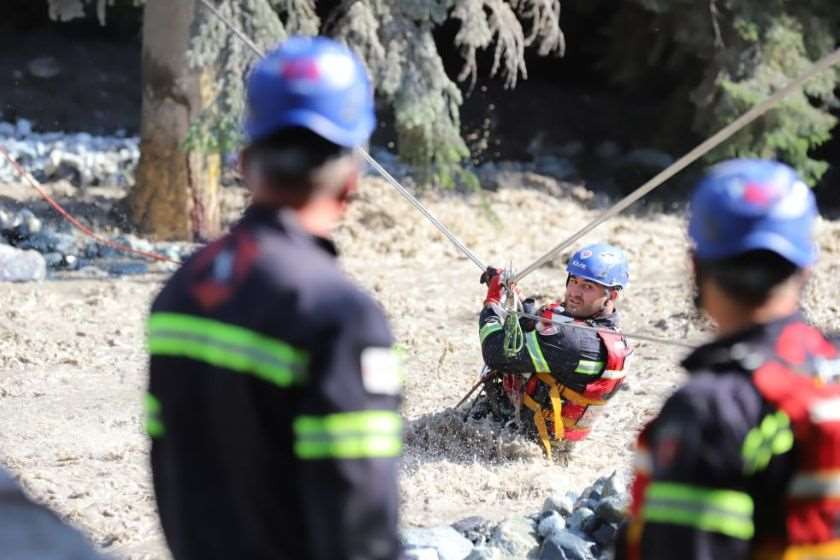 შოვში, სტიქიის ზონაში ძებნის ღონისძიება გრძელდება. ფოტოგალერეა