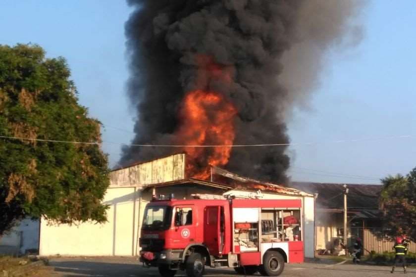 ზუგდიდში, დგებუაძის ქუჩაზე მდებარე თხილის საწარმოში ხანძარი იყო