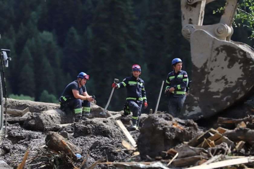 თემურ მღებრიშვილი: დღეს ნანახია 5 ცხედარი, რომელიც გადასვენებულია პროზექტურაში. საერთო ჯამში სტიქიის ზონაში 16 ცხედარია მოძიებული