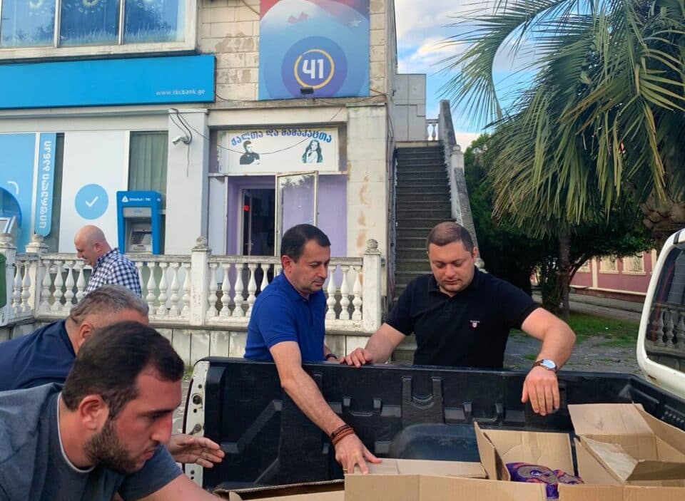 „ოცნების“ აბაშის ორგანიზაციამ გურიაში სტიქიის ზონაში ჰუმნიტარული დახმარება გააგზავნა