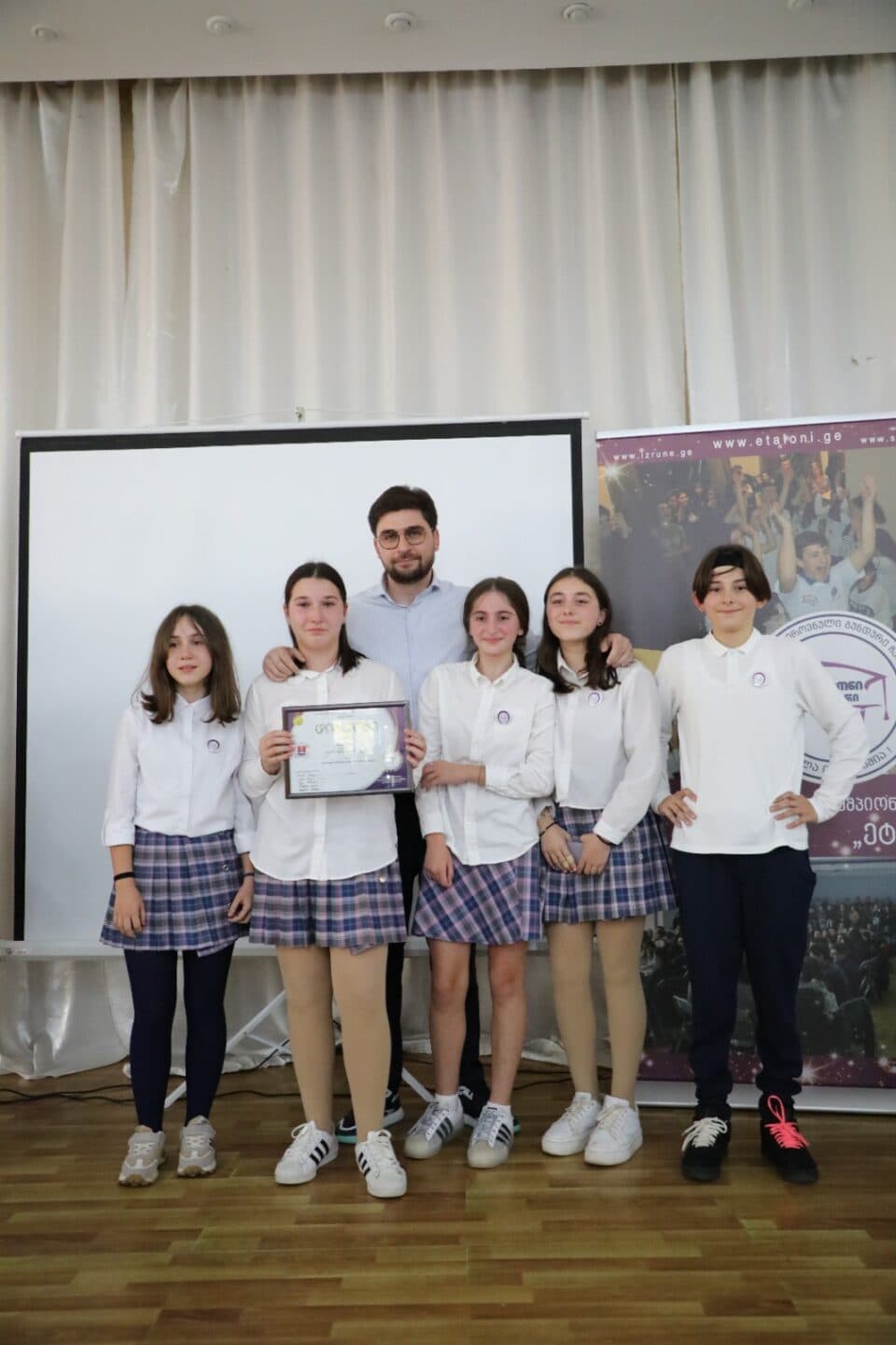 ფოთის მერი: „ჩვენ ვაგრძლებს იმ პროექტების მხარდაჭერას,რომელიც ხელს შეუწყობს ახალგაზრდების მოტივაციის გაზრდასა და შემეცნებით აქტივობებით დაინტერესებას“