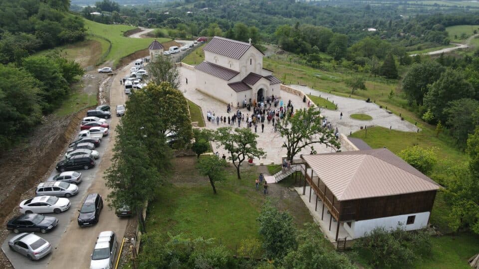 სალომე ზურაბიშვილი ხიბულაში ივანიშვილის მიერ რეაბილიტირებულ გამსახურდიას სახლ-მუზეუმს ეწვია