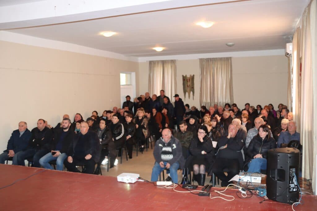 ჩხოროწყუს მერმა დათო გოგუამ მუნიციპალიტეტში გაწეული საქმიანობის ერთწლიანი ანგარიში წარადგინა - image 2