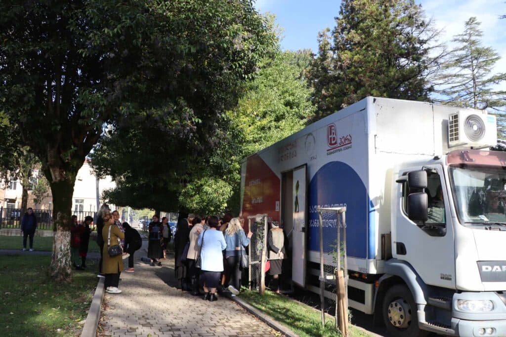 წალენჯიხაში ქალთა მიმართ ძალადობის კვირეულის ფარგლებში სამედიცინო კვლევები ტარდება - image 2