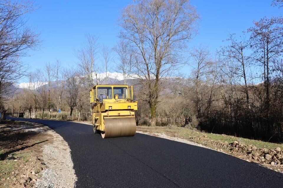 მიქავა-მუხურის დამაკავშირებელი გზის რეაბილიტაცია მიმდინარეობს