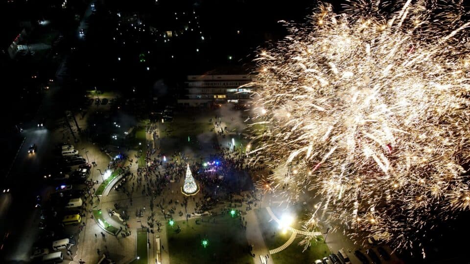 ხობში საახალწლო ნაძვის ხე აინთო