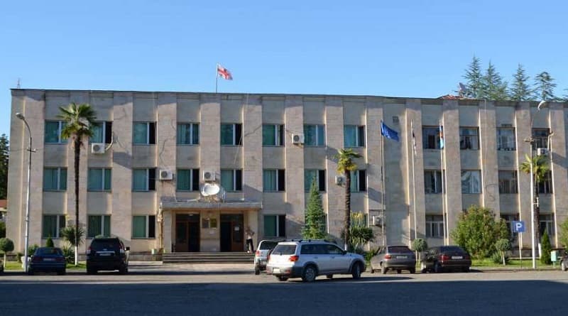 დიდი ოდენობით ქრთამის აღების ფაქტზე დაკავებულ წალენჯიხის მერიის ორ თანამშრომელს, ბრალს სავარაუდოდ დღეს წარუდგენენ