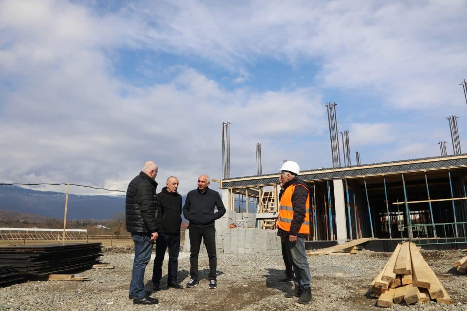 გიორგი გუგუჩია რუხსა და ლიაში საბავშო ბაღების მშენებლობის პროცესს გაეცნო