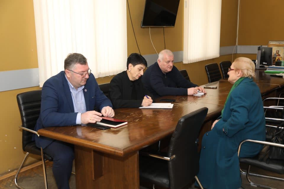 გუბერნატორმა ჩხოროწყუში მოქალაქებთან ინდივიდუალური შეხვედრები გამართა