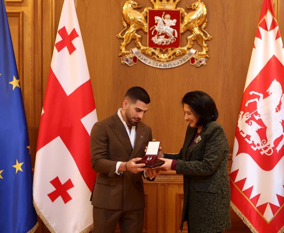 პრეზიდენტმა ილია თოფურია ღირსების ორდენით დააჯილდოვა