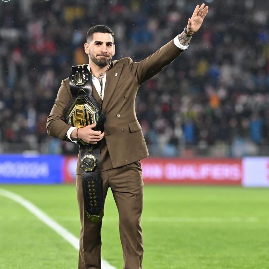 ილია თოფურიამ საქართველო-ლუქსემბურგის მატჩის წინ საჩემპიონო ქამარი წარადგინა - image 3