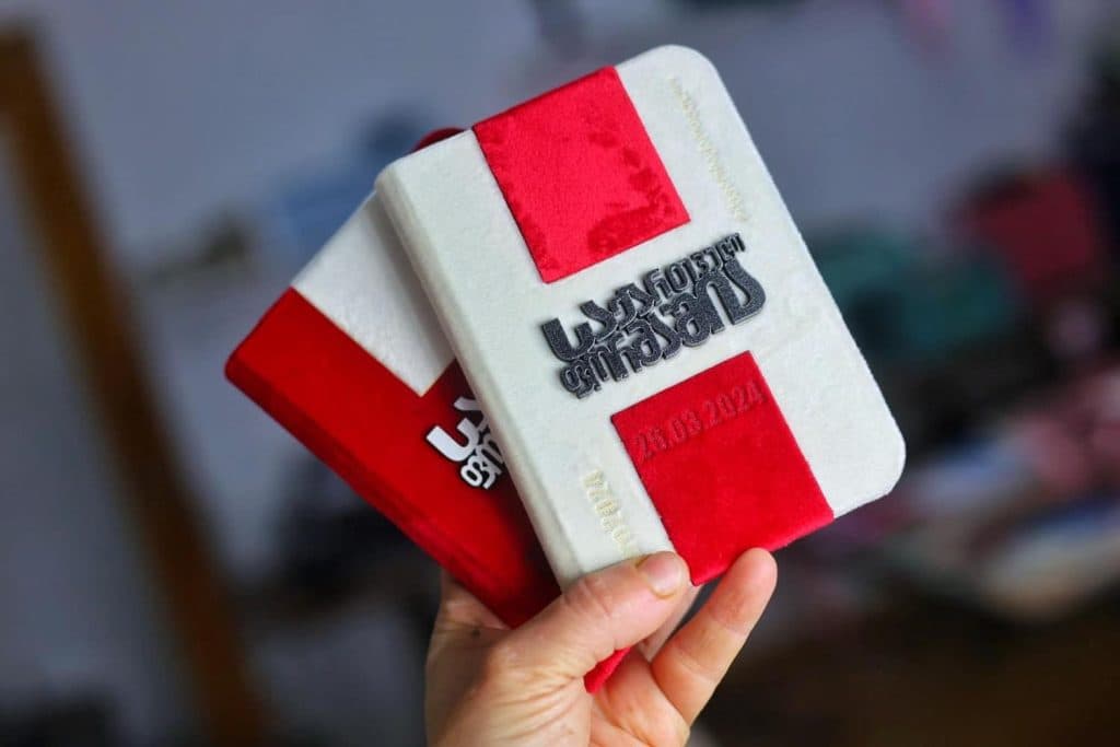 საქართველოს ნაკრების გამარჯვების აღსანიშნავად ზუგდიდში პასპორტის ორიგინალური შალითი შექმნეს [ფოტო] - image 3